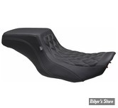 - SELLE MUSTANG - Double Diamond Squareback Seat - TOURING 2023UP - NOIR / SIMPLE DIAMOND / COUTURES : GUNMETAL - 88416GM