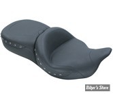 SELLE  MUSTANG - TOURING 08/23 - SUPER TOURING - SMOOTH BLACK STUDDED TOURING SEAT - AVEC RIVETS NOIR - 79547