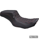 - SELLE MUSTANG - Double Diamond Squareback Seat - TOURING 2023UP - NOIR / SIMPLE DIAMOND / COUTURES : ROUGE - 88416DC